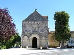 La façade.