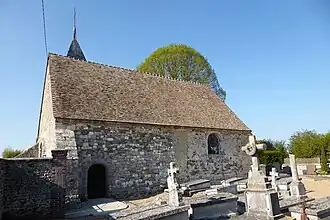 Cimetière et mur sud de l'église.