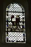 Saint Denis Champeaux (chœur, 5e&nbsp;travée nord, fenêtre haute de droite).