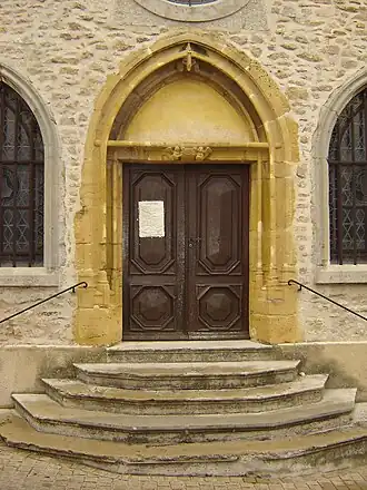 Porte de la chapelle Saint-Fortunat (XIVe-XVe&nbsp;siècle).