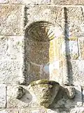 Chapelle Notre-Dame-des-Fleurs : niche extérieure destinée à recevoir une statue.