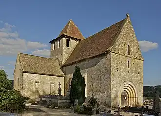 La chapelle Saint-Martin entourée de son cimetière.