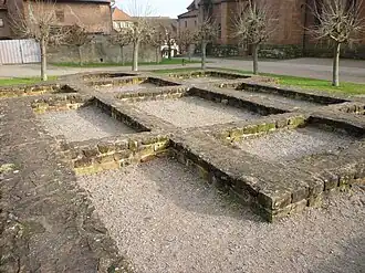 Vestiges de la chapelle Saint-Nicolas (XIe).