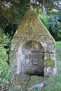 La fontaine de dévotion près de la chapelle Saint-Vincent-Ferrier.