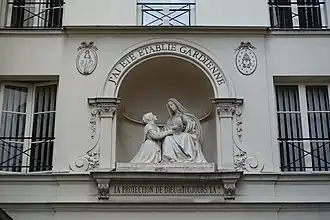 Statue de la première apparition de la Vierge.