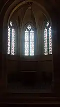 Vitraux de la chapelle gothique flamboyante du clocher.