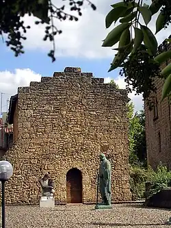 L'ancienne chapelle romane située place Pujolin (XIVe&nbsp;siècle), ici depuis la terrasse des musées.