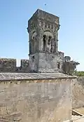 Clocher roman de la chapelle Saint-Louis.