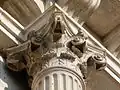 Chapiteau corinthien (aile Nord du château, 1er étage).