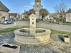 La fontaine.