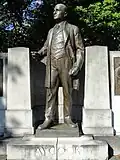 Statue de Charles Brantley Aycock&nbsp;(en) par Gutzon Borglum à Raleigh (Caroline du Nord).