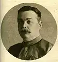Photographie-médaillon d'un homme portant la moustache.