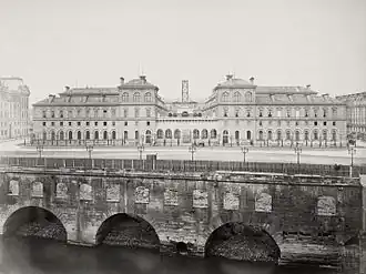 Le parvis après la destruction de l'ancien Hôtel-Dieu et du bâtiment de l'assistance publique.