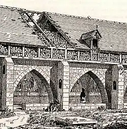 Le charnier des Lingères qui était parallèle à la rue de la Ferronnerie, était orné d'une fresque intitulée Danse Macabre peinte en 1424.