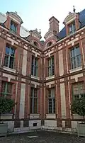Angle de la cour