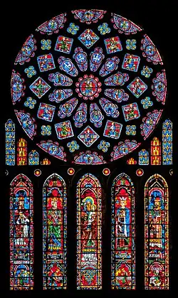 Rosace du transept nord de la cathédrale Notre-Dame de Chartres avec la Vierge Marie en son centre