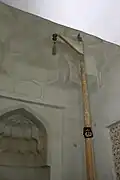 Perche avec queue de cheval symbolisant l'emplacement d'une personnalité religieuse, réelle ou mythique, dans le mausolée Tchachma Ayyoub.