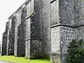 Les contreforts de l'église.