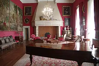 Le grand salon.