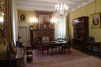 Le salon jaune.