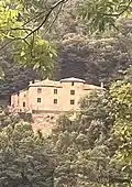 Vue du chateau depuis le village de Burzet.