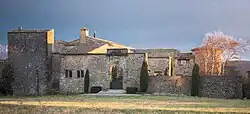 Vue du château depuis la route de Crest.