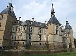 La façade néo-Renaissance.