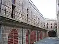 Château du Taureau : vue intérieure, la cour.