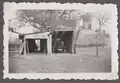 Van radio Krupp L3H163 dans un abri devant le château.