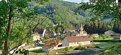 Église de Lachaux et le bourg