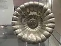 Coupe ouvragée décorée d'un médaillon des Trois grâces (1600 g)