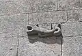 Sculpture extérieure la Salamandre datée de 1723.