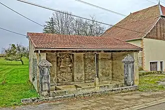 Lavoir couvert.