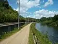 Voie ferrée tout près du chemin de halage le long de la Vilaine, au lieu dit le Gravier de Guichen, vue vers le nord.