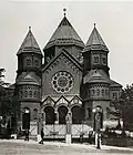 Vue frontale de la synagogue