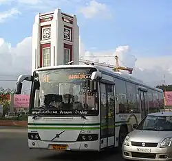 Un bus municipal de la Metropolitan Transport Corporation&nbsp;(en) à Royapettah.