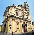 Façade de l'église de la Trinité.