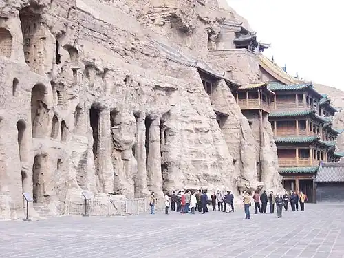 Grottes de Yungang (no&nbsp;9), vues de l'extérieur.