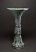 Vase calice gu pour l'alcool. Bronze, H. 29,7&nbsp;cm. XIIe&nbsp;– XIe&nbsp;siècle&nbsp;av. J.-C.. Walters Art Museum, Baltimore