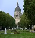 La Kaiserstraße avec un aperçu de la Christuskirche