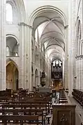 La nef romane, vue vers l'Ouest.