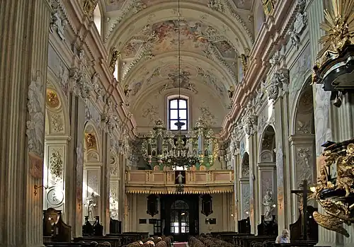 La nef et l'orgue.