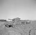 Churchill Crocodile tractant la remorque de combustible de son lance-flammes, le 25 août 1944.