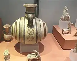 Vase ovoïde. Terre cuite peinte, époque chypro-archaïque II