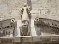 Statue de saint Vincent sur le porche