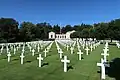 Entrée du cimetière américain de Suresnes où 1&nbsp;541 soldats morts durant la guerre furent enterrés. L'inauguration du cimetière eut lieu le 30 mai 1919 en présence du président Woodrow Wilson, du général Pershing et du maréchal Foch.