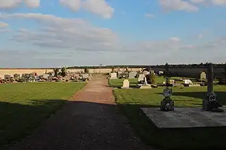 Le cimetière.