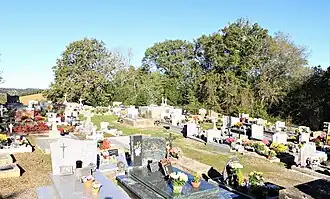 Le cimetière.