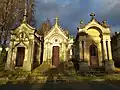 Exemples de chapelles familiales dans les styles néo-gothique et néo-classiques.