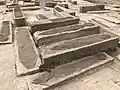 Pierres tombales du vieux cimetière.